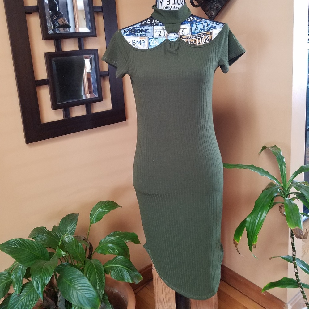 GREEN CHOKER COLD SHOULDER RIBBED DRESS